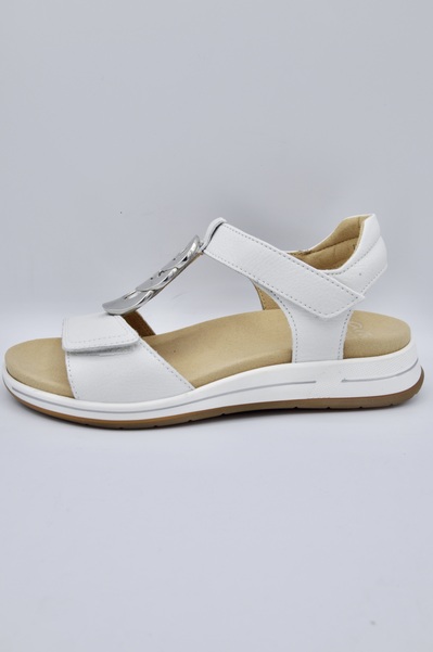 Photo d'une paire de chaussures Ara - Osaka blanc sandales